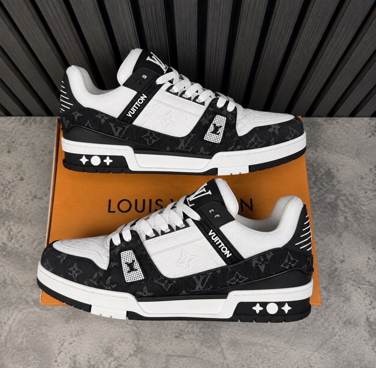 Louis Trainer Black White