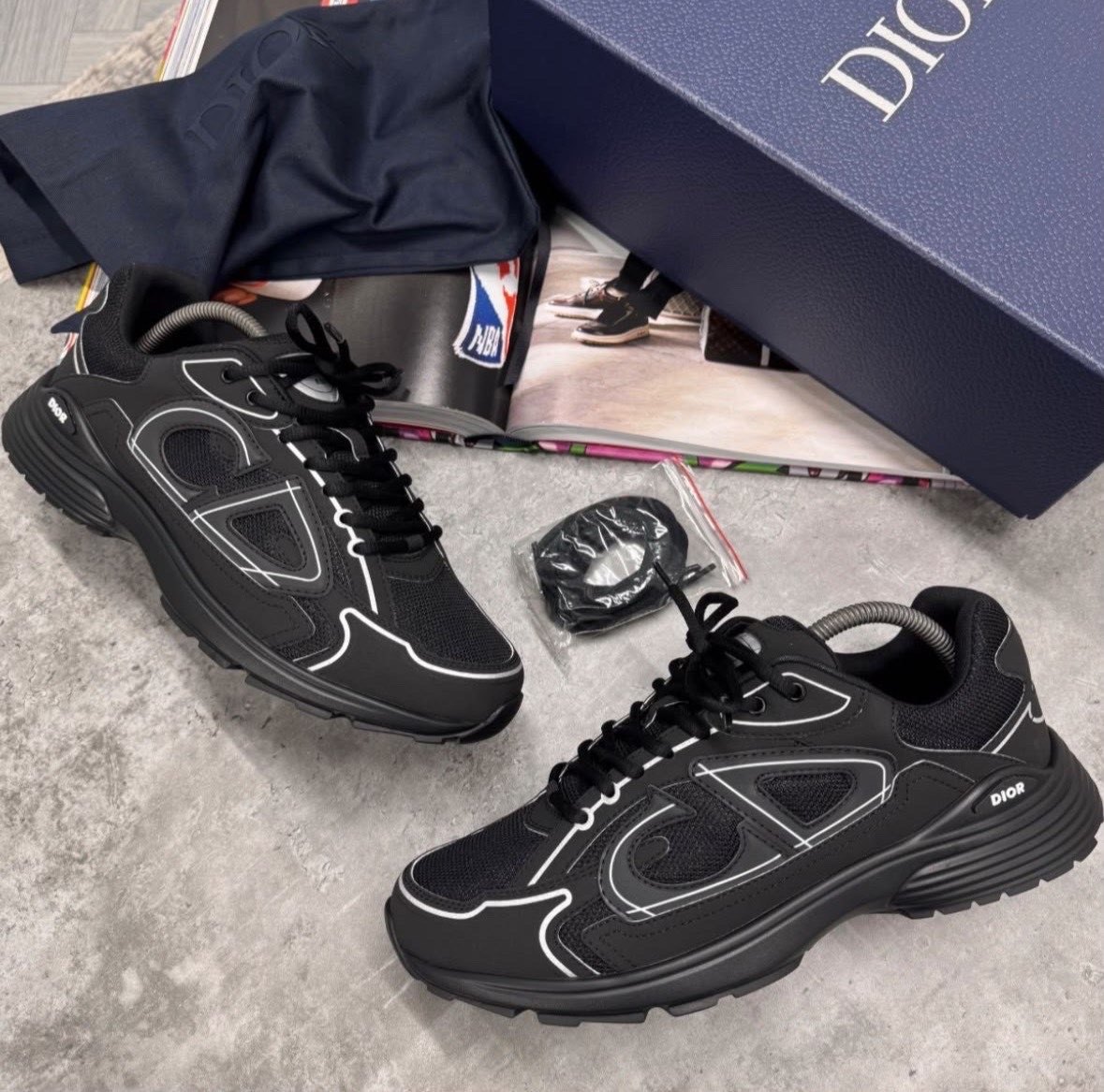 Door 30 Trainer White Black